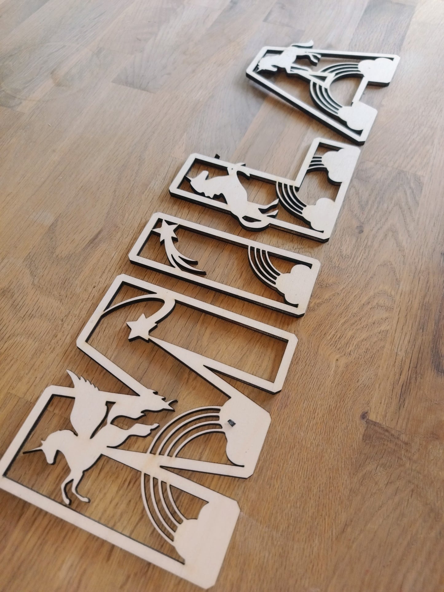 Houten letter thema Unicorn