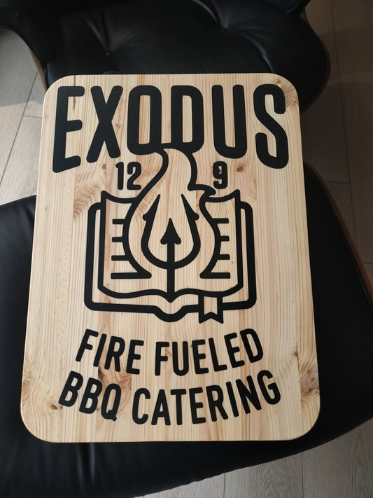 Houten bord met logo in epoxy