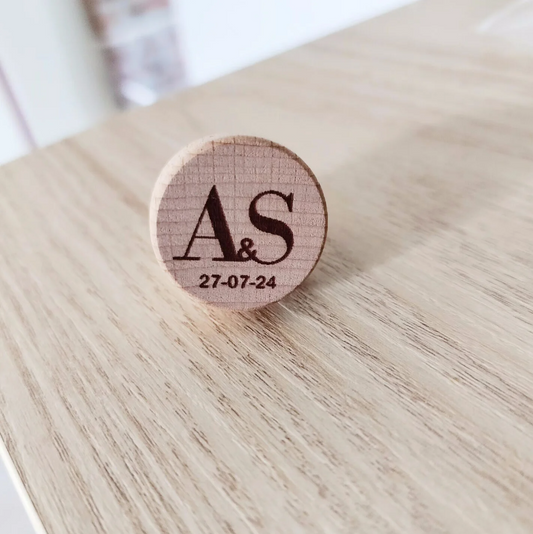 Gegraveerde wijnstop