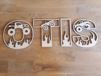Houten letter thema Monster truck