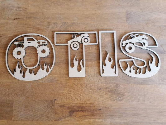 Houten letter thema Monster truck