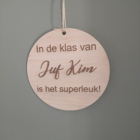 Houten bord in de klas van.. juf/meester
